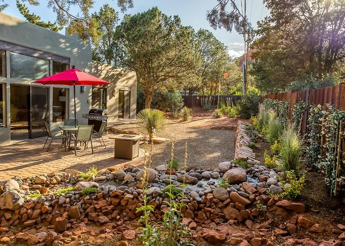 West Retreat W/ Views Of Coffee Pot Rock! *
